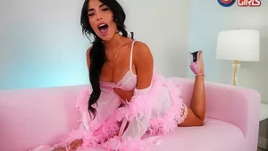GROOBYGIRLS – Horny Avery Lust and Her Fucking Machine